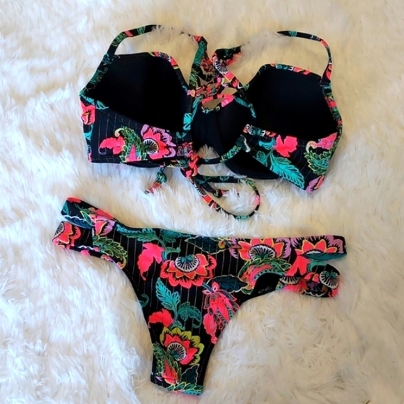 SHADE & Shore 2 piece Bikini, bottoms small, top 36C - Picture 7 of 9